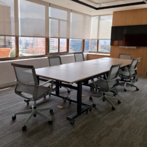 Mesa | RECTANGULAR móvil con base tipo "T" invertida