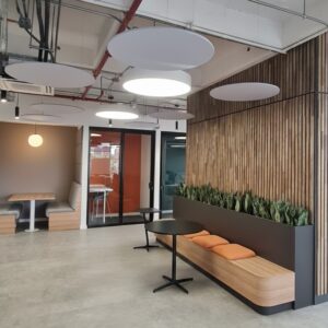 Softseating | banca-corrida con asiento solido con cojines y espaldar matera