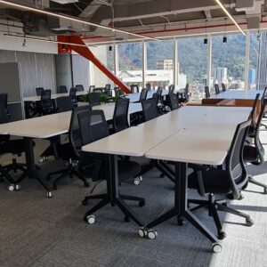 Y table | puesto móvil con precableado red de potencia