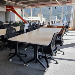 Mesa | RECTANGULAR móvil con base tipo “Y” invertida