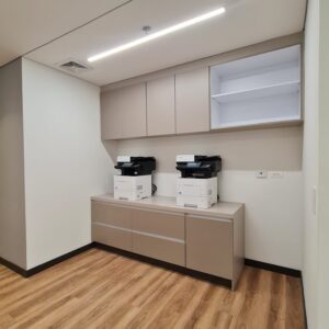 Mobiliario arquitectonico | modulo copy point con mueble superior